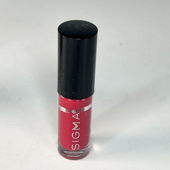 Sigma Beauty Satin Matte Liquid Lipstick Venom Red Travel .05 fl oz 1.4g NIB - Picture 3 of 8
